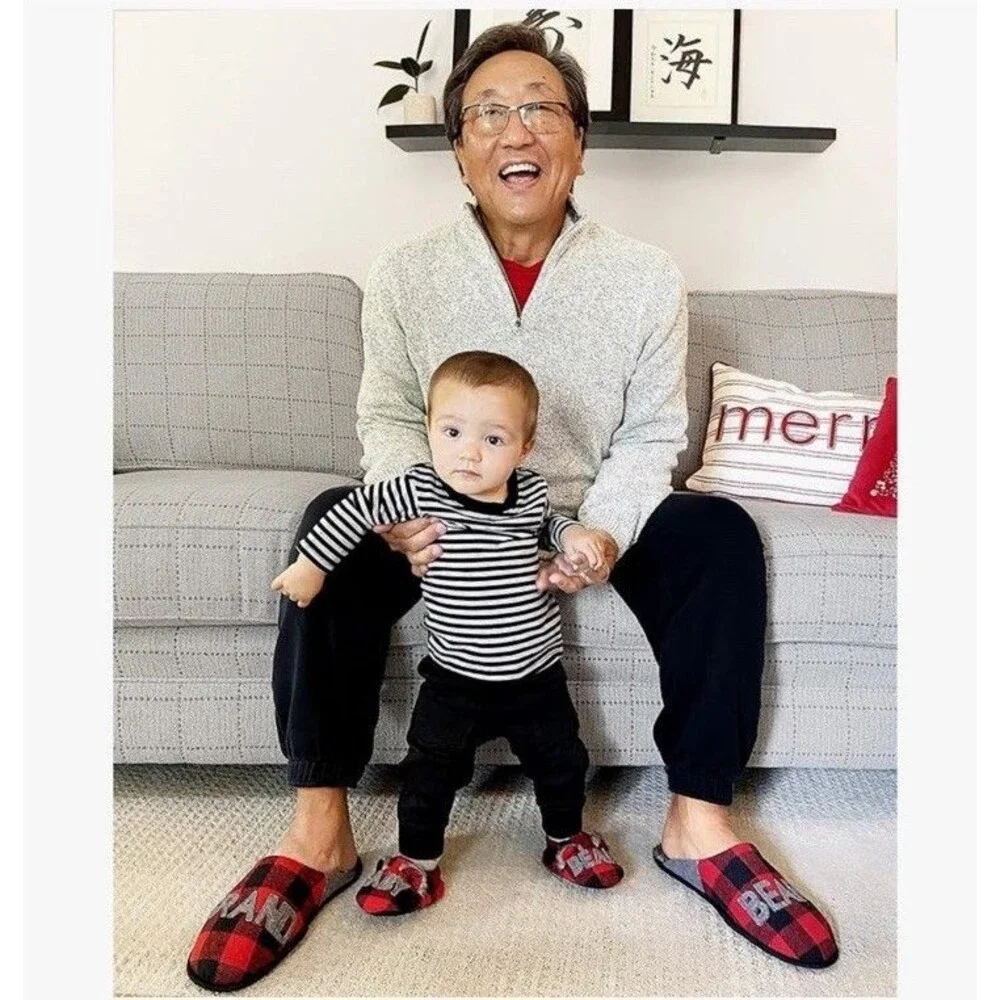 Dearfoams Unisex Kids' Slippers Baby Size 6/9 Months, Red Black Plaid NEW